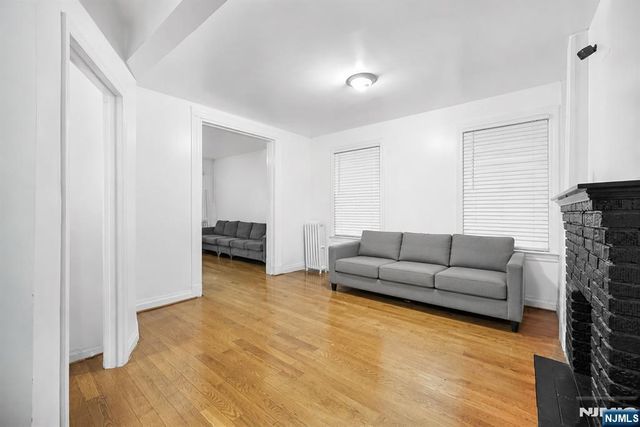 196 S 6th Street, Newark, NJ 07103