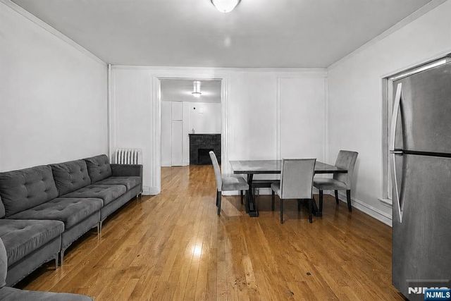 196 S 6th Street, Newark, NJ 07103