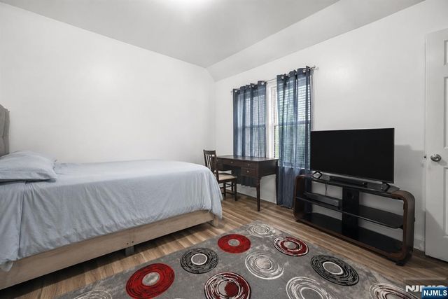 196 S 6th Street, Newark, NJ 07103
