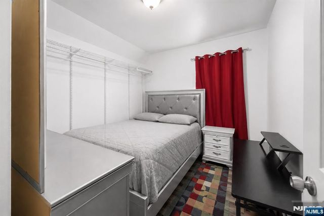 196 S 6th Street, Newark, NJ 07103