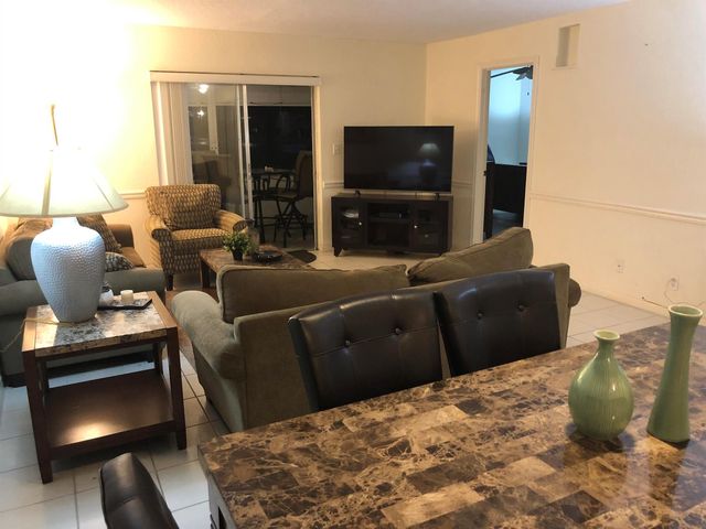 421 SW Natura Avenue E, Deerfield Beach, FL 33441