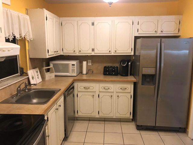 421 SW Natura Avenue E, Deerfield Beach, FL 33441