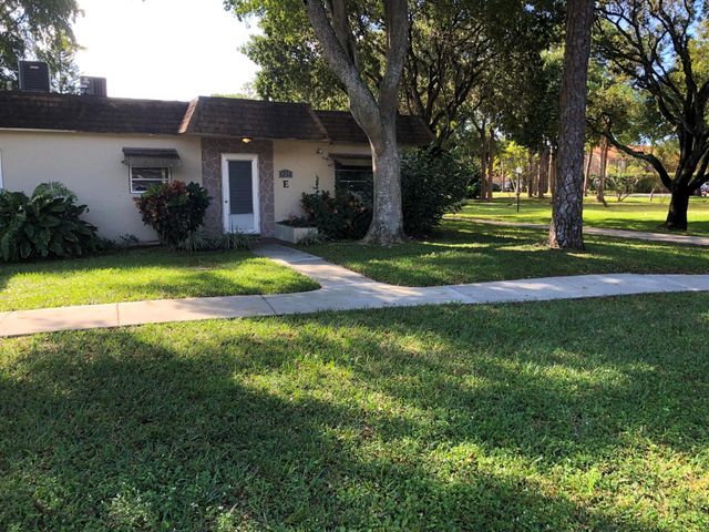 421 SW Natura Avenue E, Deerfield Beach, FL 33441