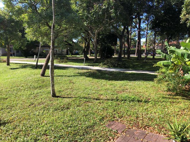 421 SW Natura Avenue E, Deerfield Beach, FL 33441