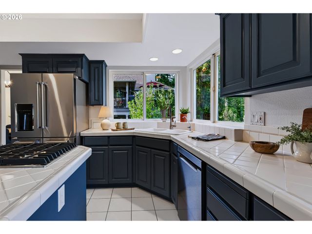 6850 APOLLO Rd, West Linn, OR 97068