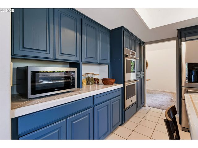 6850 APOLLO Rd, West Linn, OR 97068