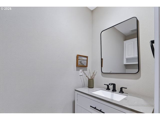 6850 APOLLO Rd, West Linn, OR 97068