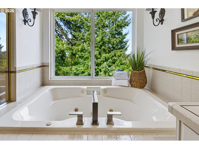 6850 APOLLO Rd, West Linn, OR 97068
