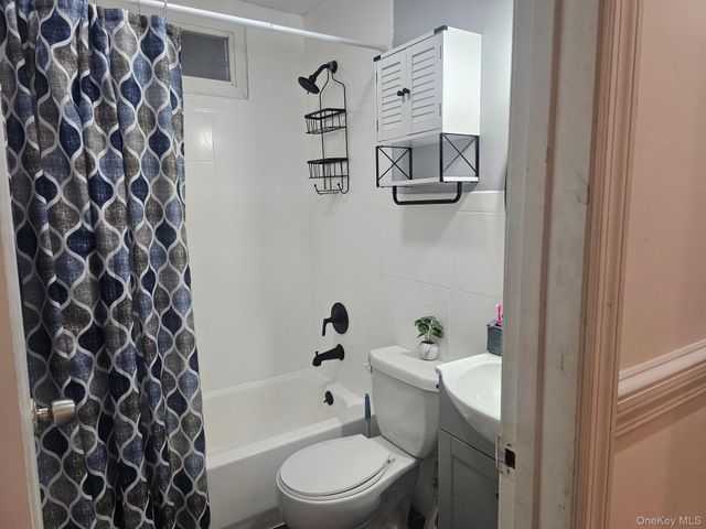 11 Edgewood Avenue, Farmingville, NY 11738