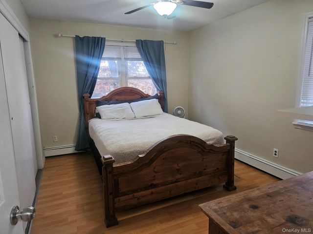 11 Edgewood Avenue, Farmingville, NY 11738