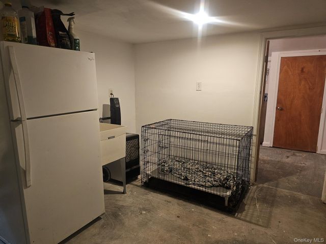 11 Edgewood Avenue, Farmingville, NY 11738