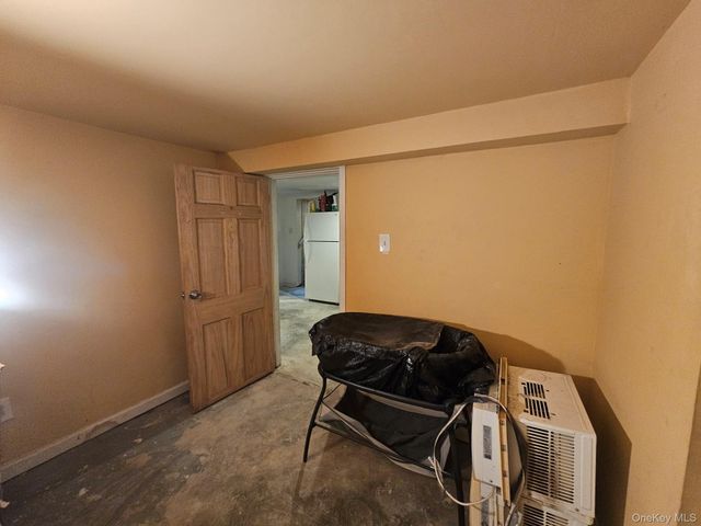 11 Edgewood Avenue, Farmingville, NY 11738