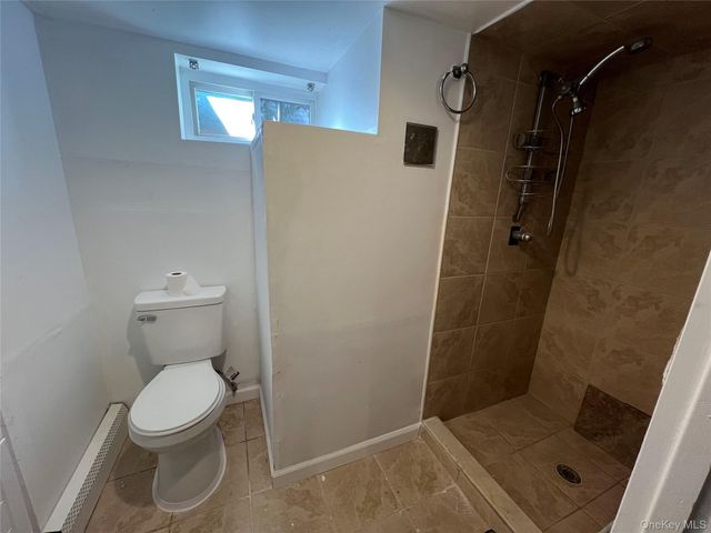 11 Edgewood Avenue, Farmingville, NY 11738