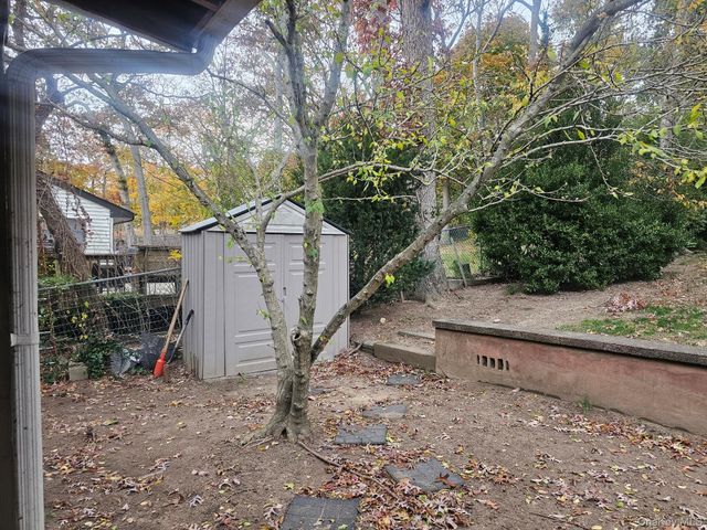 11 Edgewood Avenue, Farmingville, NY 11738