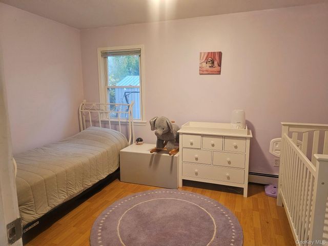 11 Edgewood Avenue, Farmingville, NY 11738