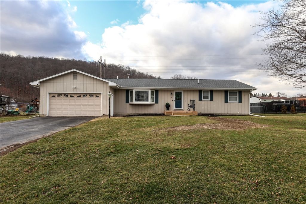 47 Groff Road, Big Flats, NY 14845