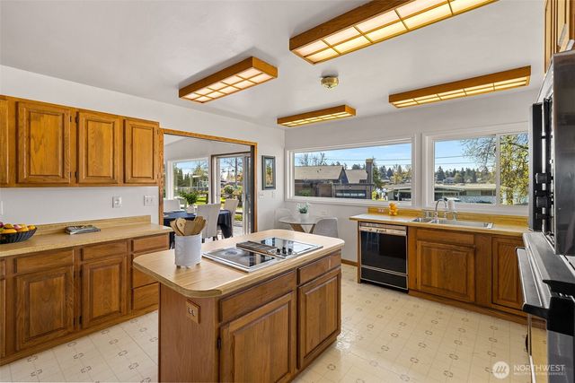 19237 35th Avenue S, Seatac, WA 98188