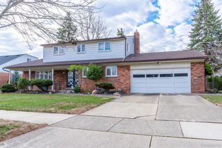 8362 Sunburst, Center Line, MI 48015