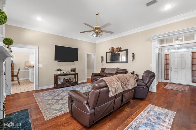 218 Ridgefield Drive, Bossier City, LA 71111