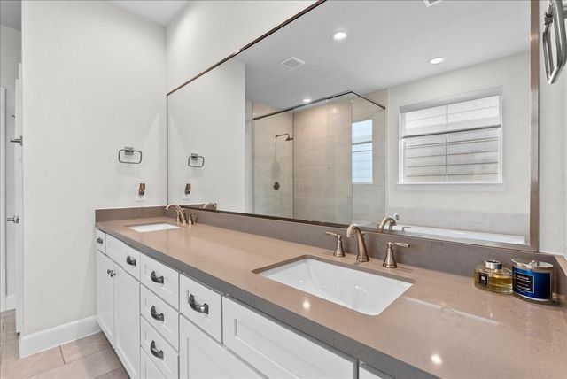 2808 Grand Fountains Drive D, Houston, TX 77054