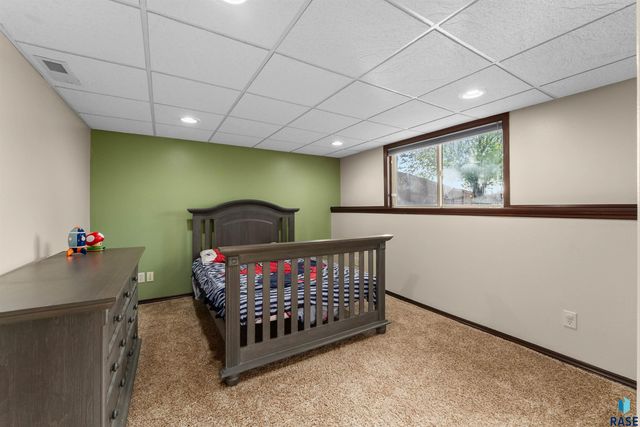 6045 W Jordan Ct Court, Sioux Falls, SD 57106