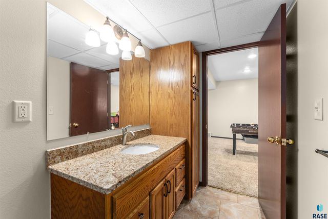 6045 W Jordan Ct Court, Sioux Falls, SD 57106