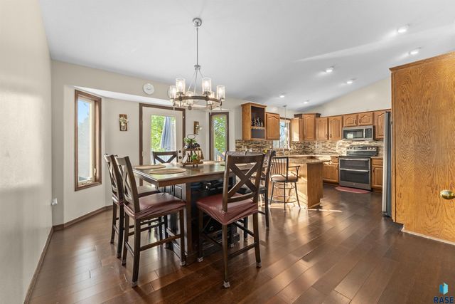 6045 W Jordan Ct Court, Sioux Falls, SD 57106