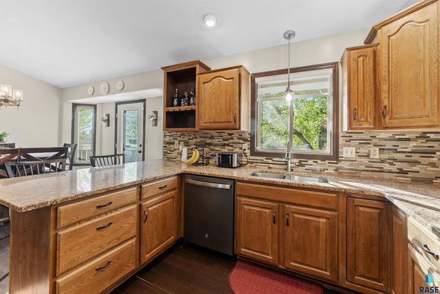 6045 W Jordan Ct Court, Sioux Falls, SD 57106
