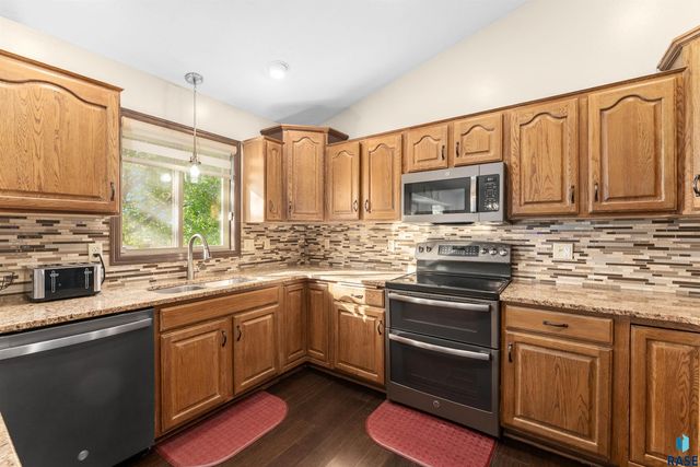 6045 W Jordan Ct Court, Sioux Falls, SD 57106