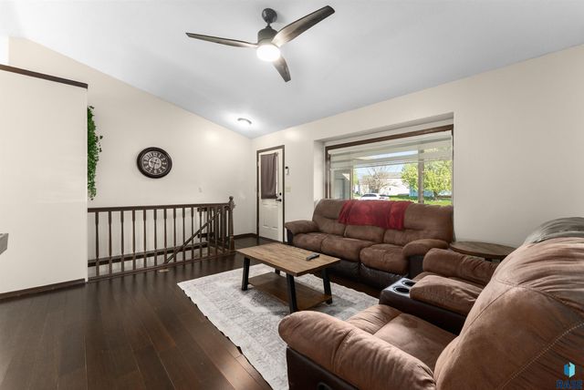 6045 W Jordan Ct Court, Sioux Falls, SD 57106