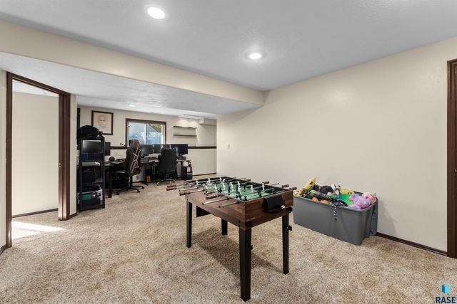 6045 W Jordan Ct Court, Sioux Falls, SD 57106