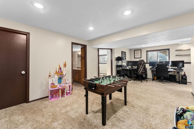 6045 W Jordan Ct Court, Sioux Falls, SD 57106