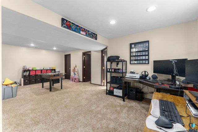 6045 W Jordan Ct Court, Sioux Falls, SD 57106