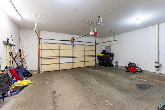 6045 W Jordan Ct Court, Sioux Falls, SD 57106