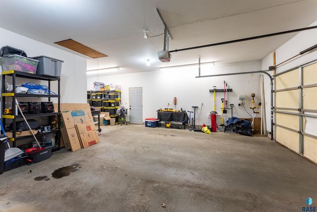 6045 W Jordan Ct Court, Sioux Falls, SD 57106