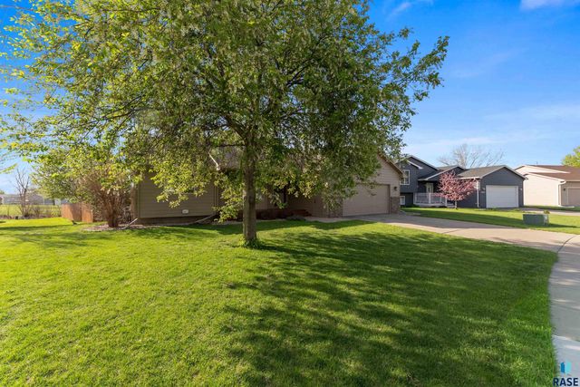 6045 W Jordan Ct Court, Sioux Falls, SD 57106
