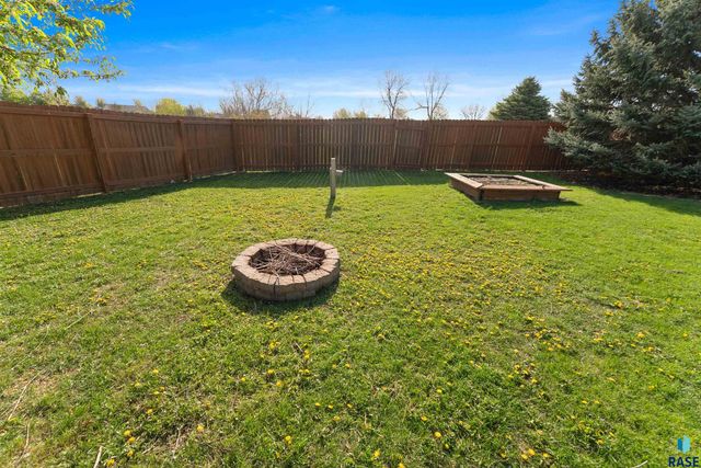 6045 W Jordan Ct Court, Sioux Falls, SD 57106