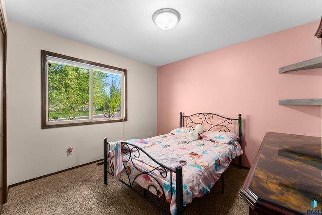 6045 W Jordan Ct Court, Sioux Falls, SD 57106