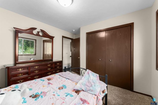 6045 W Jordan Ct Court, Sioux Falls, SD 57106