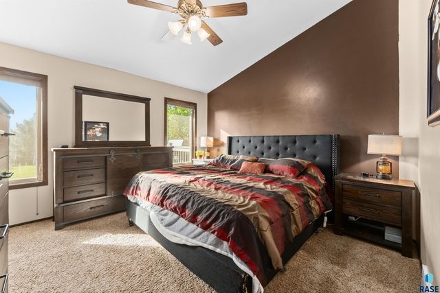 6045 W Jordan Ct Court, Sioux Falls, SD 57106