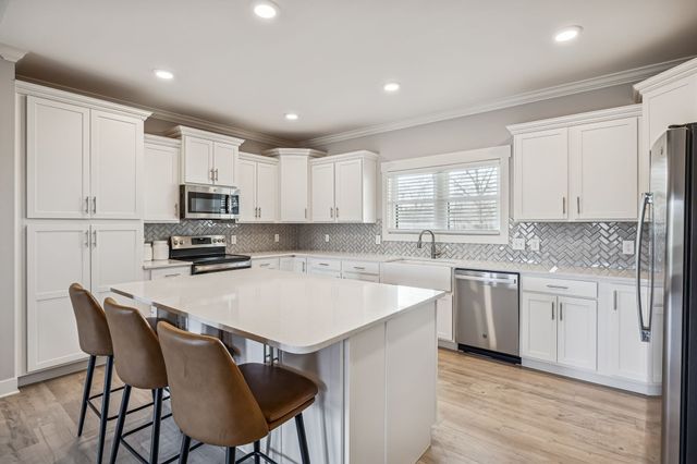 1005 Hickory Point Rd, Clarksville, TN 37043