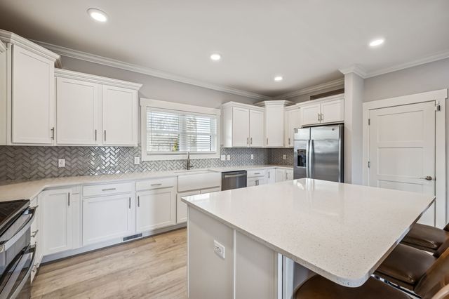 1005 Hickory Point Rd, Clarksville, TN 37043