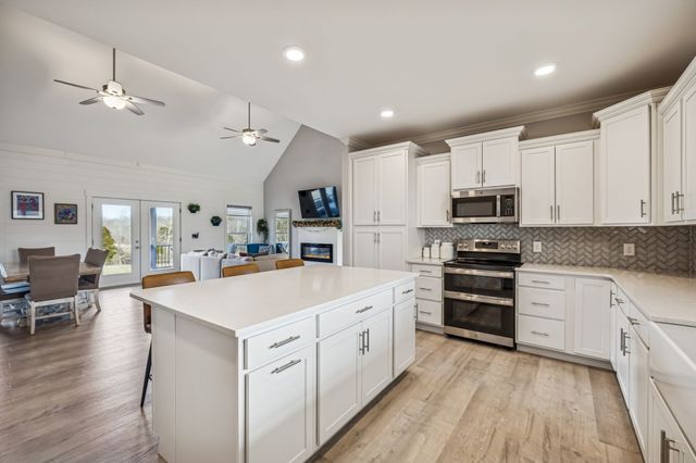 1005 Hickory Point Rd, Clarksville, TN 37043