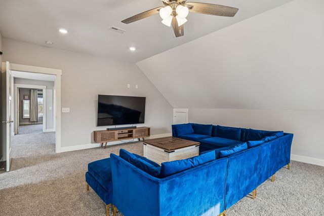 1005 Hickory Point Rd, Clarksville, TN 37043