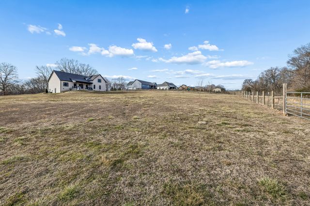 1005 Hickory Point Rd, Clarksville, TN 37043