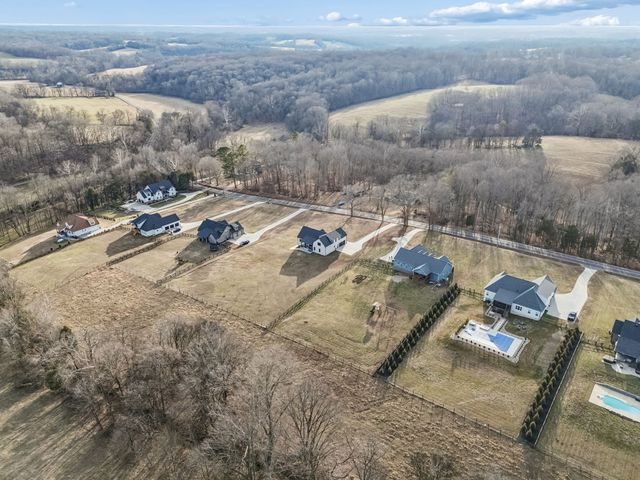 1005 Hickory Point Rd, Clarksville, TN 37043