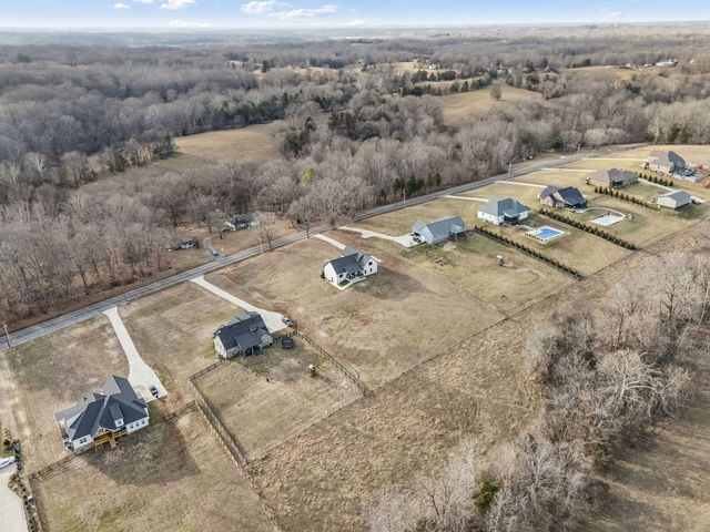 1005 Hickory Point Rd, Clarksville, TN 37043