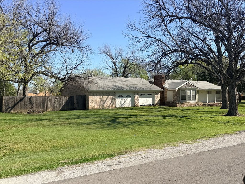 5825 Briarcliff Road, Haltom City, TX 76117