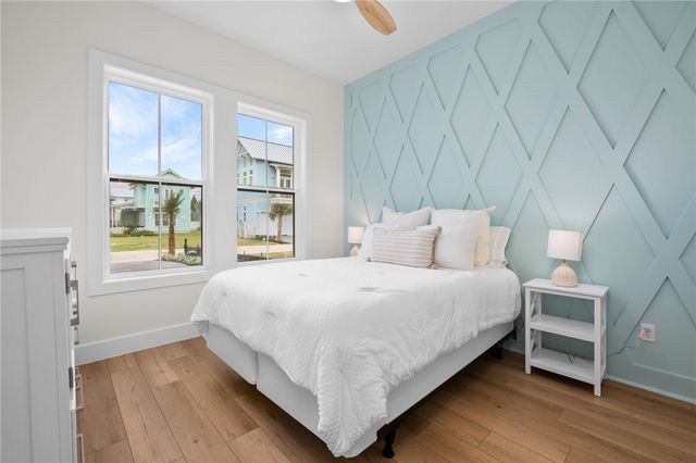 513 Sunrise Ave, Port Aransas, TX 78373