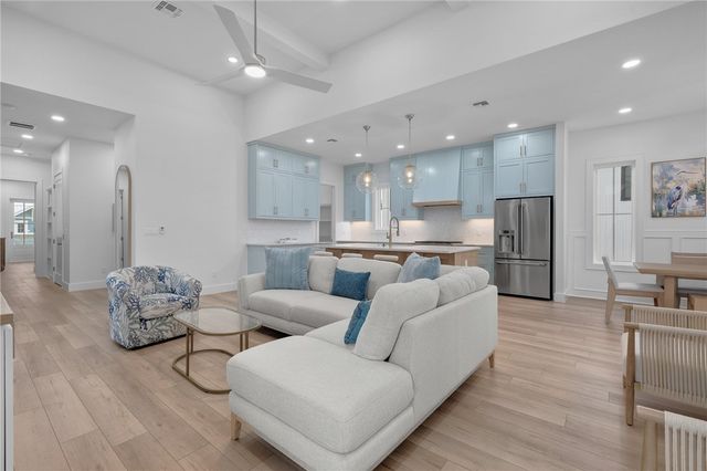 513 Sunrise Ave, Port Aransas, TX 78373